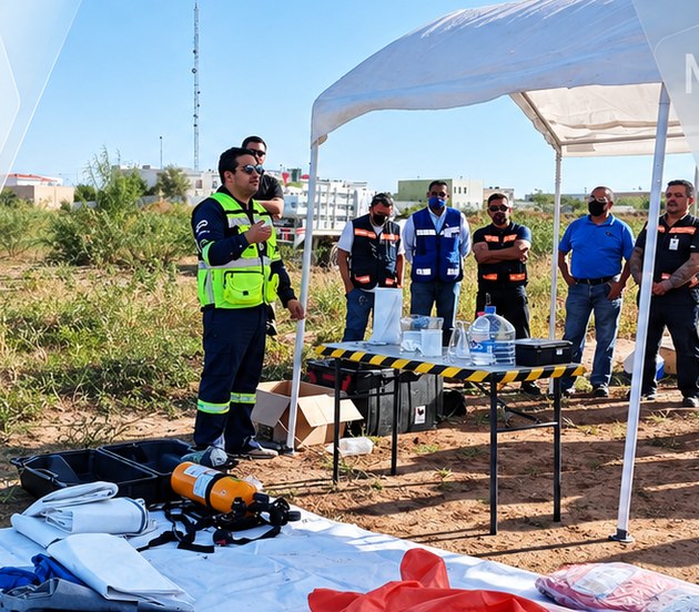 Evaluación del sitio y preparación de equipo antes de una práctica de campo